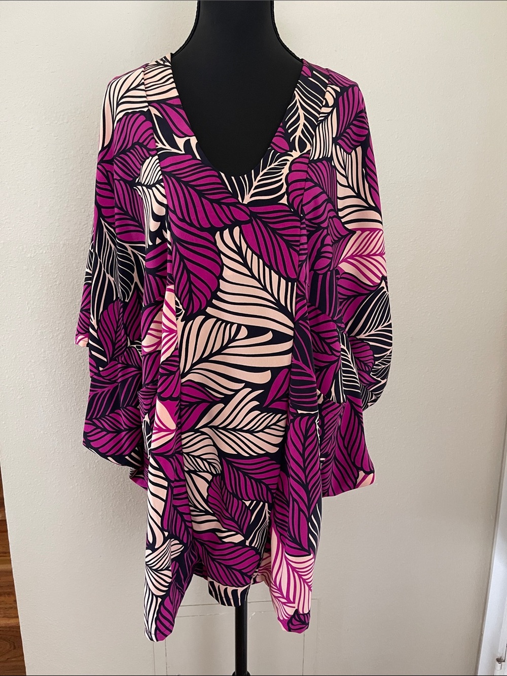 NWOT Manuhealii Poipu Dress Kuluʻi Magenta/Peach/Black XS-S